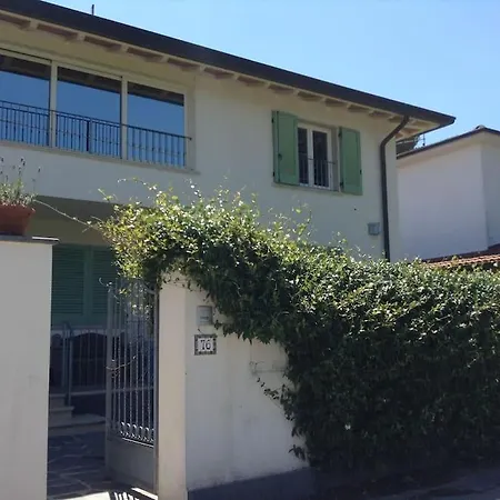 Lovely House Two Bedrooms Marina di Pietrasanta
